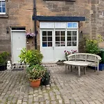 7a The Mews - In The * Edimburgo