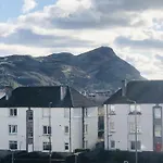 Apartment 15 Mins To Princes Street Spacious Lakeside With Free Parking *