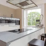 Prime Centre - 4 Bed Penthouse *