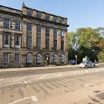 Prime Centre - 4 Bed Penthouse *
