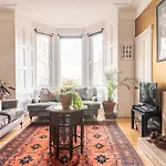 The Holyrood Park Hideaway Is A Lush & Arty 2 Double Bed Apartment *