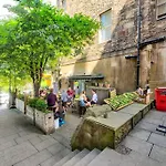 Modern Flat With Views By The Royal Mile