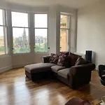 Modern Flat With Views By The Royal Mile *