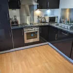 Modern 2 Bed With Stunning Seaside View 아파트