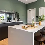 Dragon Luxury Serviced At Walker Street *