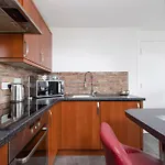 Joivy Elegant Flat With Balcony Lejlighed