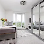 Joivy Elegant Flat With Balcony Lejlighed