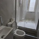 منزل للإقامة Friends Family Center