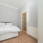 Beautiful Spacious Victorian Town House Apartament