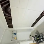 Accommodatie bij particulieren Lovely Double With Private Bathroom And Double With Shared Toilet & Parking Free