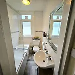 Appartamento 2 Bed With 4 Beds & Parking *