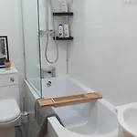 Beautiful Ground Floor Flat Near Haymarket إدنبرة