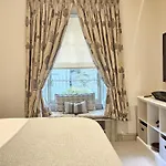 Elegant 1-bedroom *