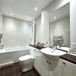 Elegant 1-bedroom Apartment *