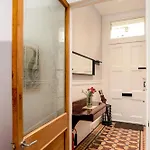 Spacious 2 Bedroom House Near The Meadows
