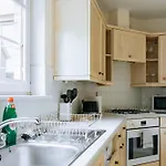 Snug & Serene 2bd Flat - Roseburn * エディンバラ