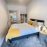 Lovely Two Bedrooms Lägenhet