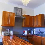 Royal Mile, Large 5 Bed *