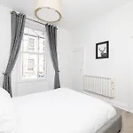 Argyl - Charming 2 Bedroom On Thistle Street