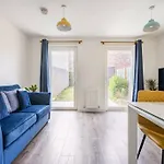 Apartman Bright, Modern 2 Bedroom House With Free Parking! *