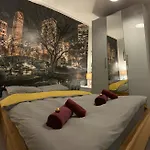 Rena- Bright And Modern Center Apartment. Апартаменты *