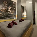 Rena- Bright And Modern Center Apartment. Апартаменты Эдинбург