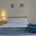 Lovely Rooms, Great Transport, Airport Bus, 5 Mins To Beach, Great Value Edinburgh