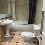 Διαμέρισμα Spacious New Town Garden Flat