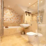 Argyl - 4 Bed On York Place, New Town אדינבורו