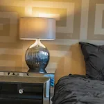 Kwatera prywatna Cosy, Stylish Bedroom For Business And Work Travellers