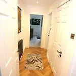 Cosy Apartment, Free Street Parking Edinburgh