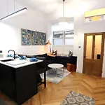 Appartement Cosy Apartment, Free Street Parking