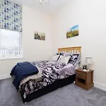 Stylish 2-bedroom Old Town Next To Royal Mile Apartment