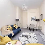 Stylish 2-bedroom Old Town Next To Royal Mile *