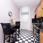 Stylish 2-bedroom Old Town Next To Royal Mile Apartment Edinburgh