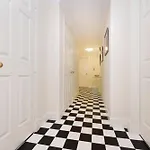 Stylish 2-bedroom Old Town Next To Royal Mile