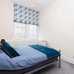 Stylish 2-bedroom Old Town Next To Royal Mile Apartment *