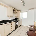 Joivy Stylish 3 Bed, 3 Bath Flat With Balcony In Old Town Appartement Édimbourg