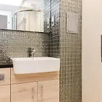 Joivy Stylish 3 Bed, 3 Bath Flat With Balcony In Old Town Appartement Édimbourg