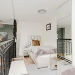 Joivy Stylish 3 Bed, 3 Bath Flat With Balcony In Old Town * Édimbourg