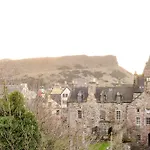 Joivy Stylish 3 Bed, 3 Bath Flat With Balcony In Old Town Appartement *