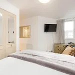 Joivy Stylish 3 Bed, 3 Bath Flat With Balcony In Old Town Appartement Édimbourg