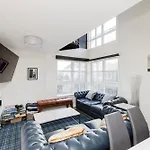 Joivy Stylish 3 Bed, 3 Bath Flat With Balcony In Old Town * Édimbourg