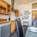 Large Super 3 Bed -princes Street, Parking
