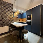 Two Bedroom Apartment-central Edinburgh-old Town-licensed