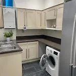 Entire Victorian House 2br - 4 Guests *