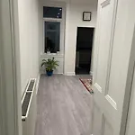 Entire Victorian House 2br - 4 Guests
