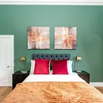 Dragon Luxury At 8 Albyn Place