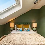 Dragon Luxury At 8 Albyn Place *