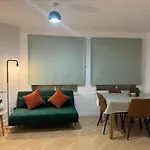 Immaculate Central Flat Near Edinburgh Castle With Free Private Parking